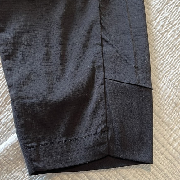 Athleta Trekkie North High Rise Black Jogger / Pants Size 8 Petite - Picture 8 of 10